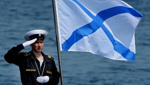 Честь Черных Беретов: традиции похорон морской пехоты СВО под Андреевским флагом