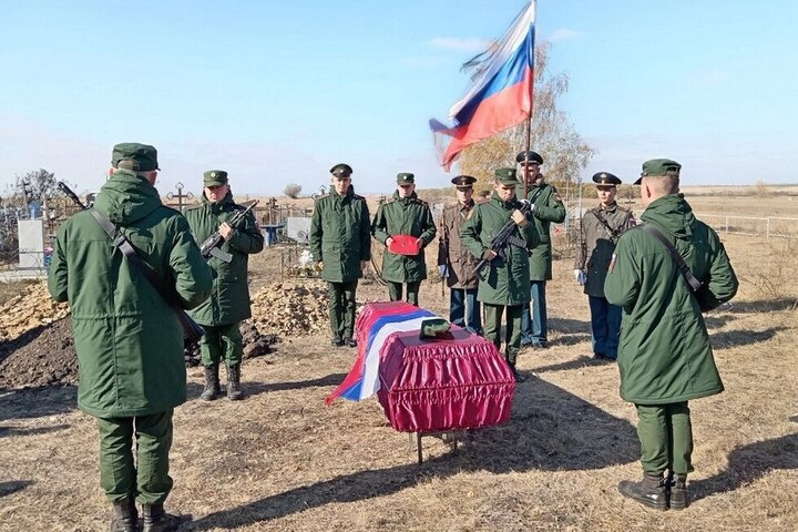 Похороны участников СВО: детали церемонии и выбор цветов